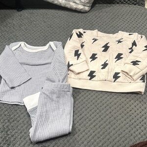 Cat & Jack Cream and Gray Lightning Sweatshirt Set
